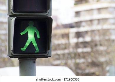green traffic light walk
