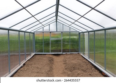 The greenhouse polycarbonate with a gable roof
