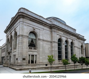 Greenwich, CT - USA - Aug. 29, 2021: Three Quarter View Of Beaux Arts Bank Of America Financial Center On Greenwich Ave  On Greenwich Ave.