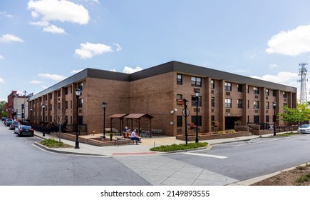 GREER, SC, USA 24 APRIL 2022: Victoria Arms Residential Building, Public Housing Of The Housing Authority Of The City Of Greer. Shows Building And Two Senior Women.