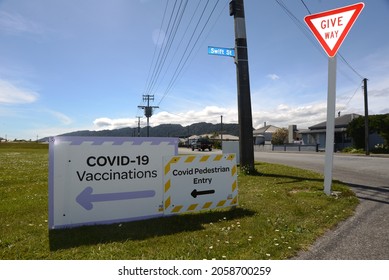 GREYMOUTH, NEW ZEALAND, OCTOBER 16, 2021: Signage Directs People In Greymouth To The Local Airport Where The Health Department Had Set Up Faciilities For Mass Covid Vaccinations On Super Saturday. 