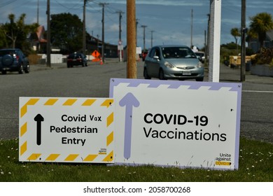 GREYMOUTH, NEW ZEALAND, OCTOBER 16, 2021: Signage Directs People In Greymouth To The Local Airport Where The Health Department Had Set Up Faciilities For Mass Covid Vaccinations On Super Saturday. 