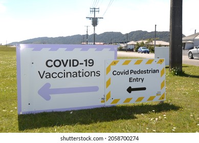 GREYMOUTH, NEW ZEALAND, OCTOBER 16, 2021: Signage Directs People In Greymouth To The Local Airport Where The Health Department Had Set Up Faciilities For Mass Covid Vaccinations On Super Saturday. 