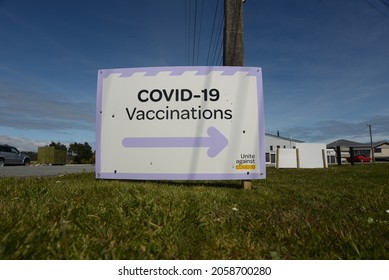 GREYMOUTH, NEW ZEALAND, OCTOBER 16, 2021: Signage Directs People In Greymouth To The Local Airport Where The Health Department Had Set Up Faciilities For Mass Covid Vaccinations On Super Saturday. 