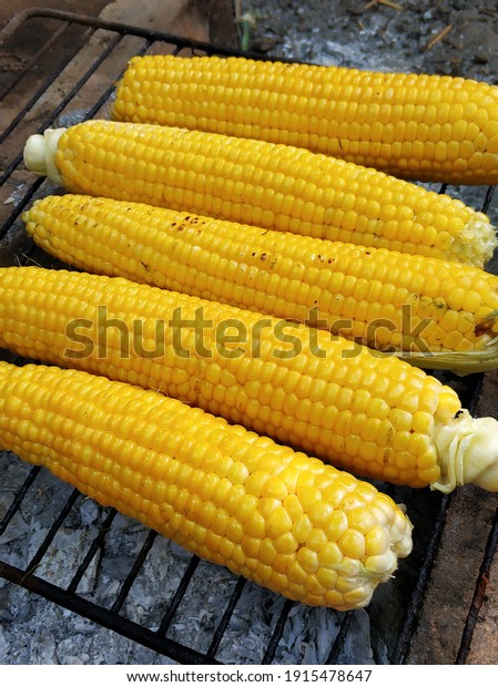 Grill corn on the grill close\
up