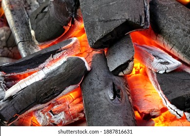 Grill Pit With Flaming Charcoal. Top View Of BBQ Hot Kettle Grill With Stainless Steel Grid, Isolated Background, Overhead View. Barbecue Kettle Grill On Backyard Ready Grilling Cookout Food.