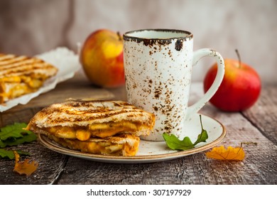 Grilled cheese sandwich with caramelized apples - Powered by Shutterstock