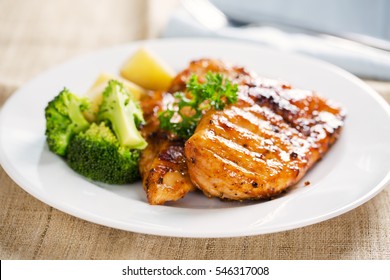 grilled chicken with broccoli,potatoand parsley