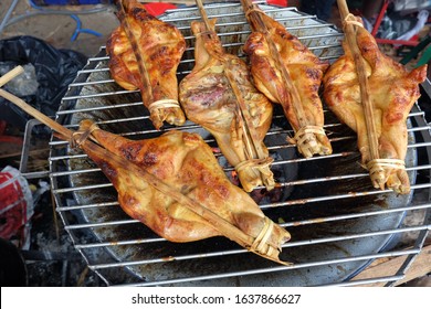 "Grilled chicken" is an easy menu to eat in Thailand. Walking down the street or alleyways, you will often see smoked and grilled chicken. General sale The deliciousness of the grilled chicken comes f