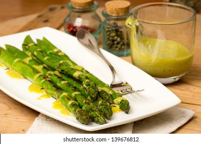 Grilled green asparagus with sauce