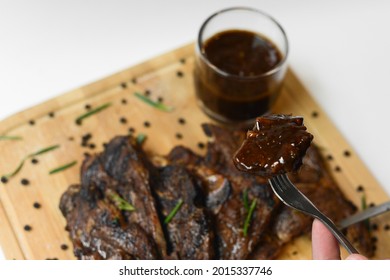 Grilled Lamb dip with Blackpepper Sauce