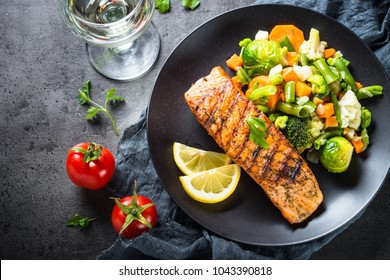 Grilled salmon fillet with vegetables mix. 