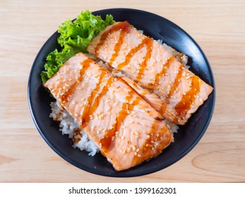 Grilled Salmon Rice In Black Bowl