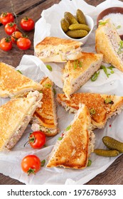 Grilled sandwich with tuna and melted cheese