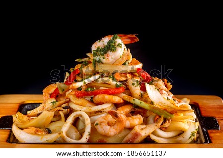 
GRILLED SEAFOOD (Abundant sea fruit, marinated in chili peppers and herbs Andean. Accompanied with vegetables and golden potatoes)