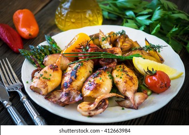 Grilled squids with asparagus and potatoes