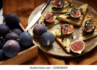 Grilled Toast With Figs And Cheese. Healthy Snack.