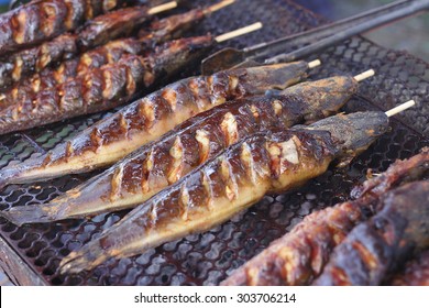 Grilled Walking Catfish. Grilled Fish. Their Sauce Made From Curcumin To Give Yellow-orange Color In Fish.