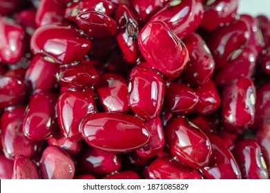Grocery photography. red beans isolated on white background. it is a variety of common beans (Phaseolus vulgaris). It is named for its visual similarity in shape and color to the bud. - Shutterstock ID 1871085829