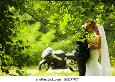 groom and bride posing in the forest