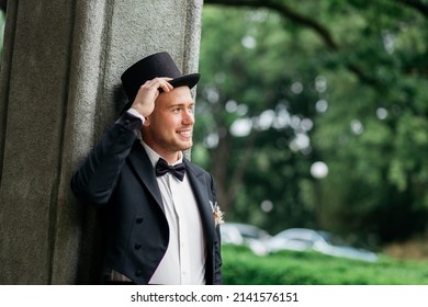 The groom in a hat. Portrait of the groom close up. The wedding. The groom in the black hat turned his head. - Powered by Shutterstock