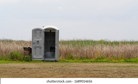 Gross Portable Bathroom In The Middle Of Nowhere