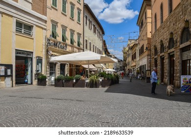 Grosseto, Tuscany, Italy - 06 29 2022: View Of Corso Giosuè Carducci, A Pedestrian Street In The Old Town, With Shops And Sidewalk Cafè In Summer