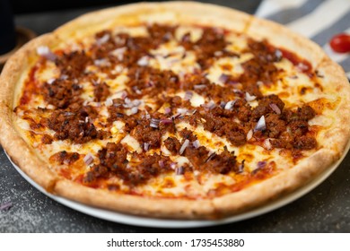 Ground Beef Pizza With Red Onion