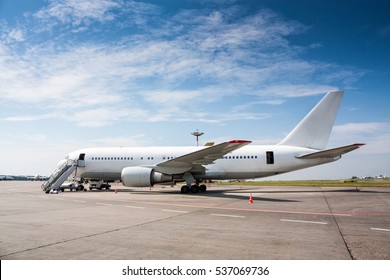 Ground handling wide-body passenger aircraft