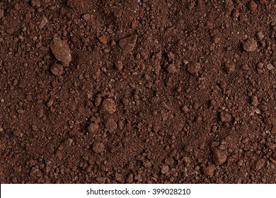 Bodenstruktur. Draufsicht auf eine dunkle Bodenoberfläche. Makroansicht in Nahaufnahme von Dirt und Stones. Bodenhintergrund mit Textbereich.