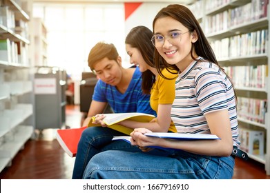 Group Of Asian Students :Asian High School Students  In The Library