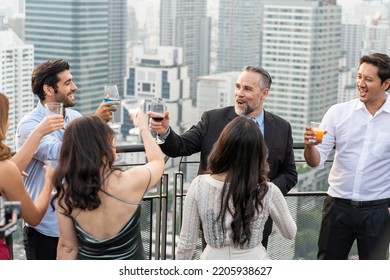 Group Of Businessmen, Male And Female Company Employees Come To Celebrate With Their Boss, All Elderly Men Holding Wine Glasses. Cocktails Toasted At A Successful Company Staff Party At The Restaurant