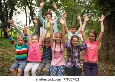 Group Children On Park Bench Stock Photo 779337421 | Shutterstock