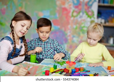 Group of cute kids painting with gouache - Shutterstock ID 554374084