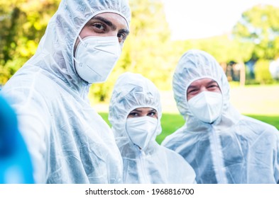 Group Of Environmentalists Volunteer Wearing Gloves And Protective Face Mask Taking A Selfie Outdoor After The Lockdown Reopening.ecologists In A Park. Concept About Sesibilization New Normal Life