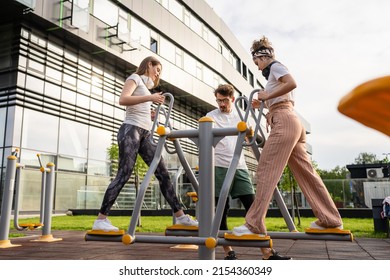 Group Of Friends Man And Women Male And Young Adult People Training At Outdoor Open Gym In Park In Front Of Modern Building Real People Sport And Recreation Exercise Healthy Lifestyle Concept