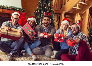 5,750 Friends christmas fireplace Stock Photos, Images & Photography ...