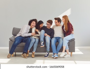 95,390 Couch Friend Images, Stock Photos & Vectors | Shutterstock