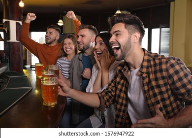 Group Friends Watching Football Sport Bar Stock Photo 1576947922 ...