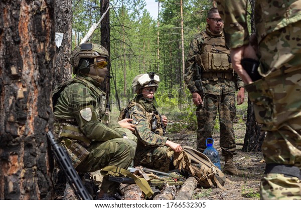 group-of-fully-armed-american-soldiers-before-the-fight-on-military