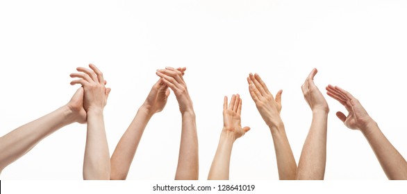 Gruppe von Händen, die auf weißem Hintergrund applaudieren