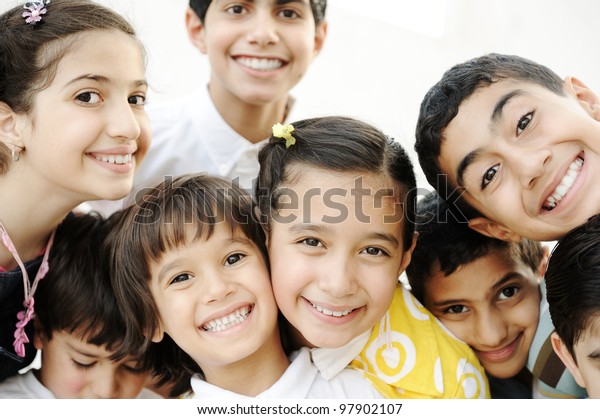 Фото группы детей улыбающихся