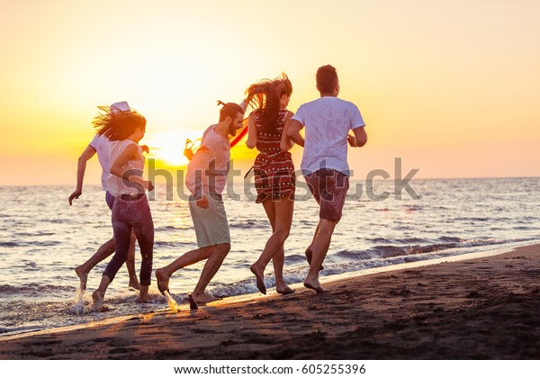 Group Happy Young People Running On 스톡 사진 605255396 | Shutterstock