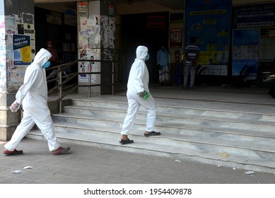 A Group Of Health Worker Is Seen In Front Of Dhaka Medical College Hospital For Treatment In Dhaka, Bangladesh, On April 12, 2021.

