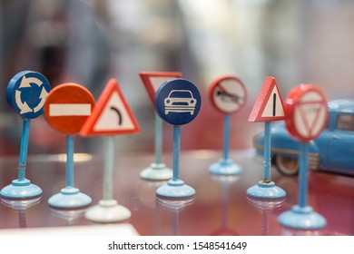 2,904 Miniature road sign Images, Stock Photos & Vectors | Shutterstock