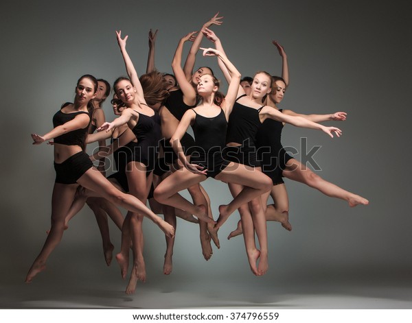 The group of modern\
ballet dancers 