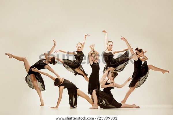 The group of modern ballet
dancers