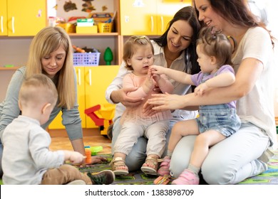 Group Of Mothers With Nursery Babies At Playgroup