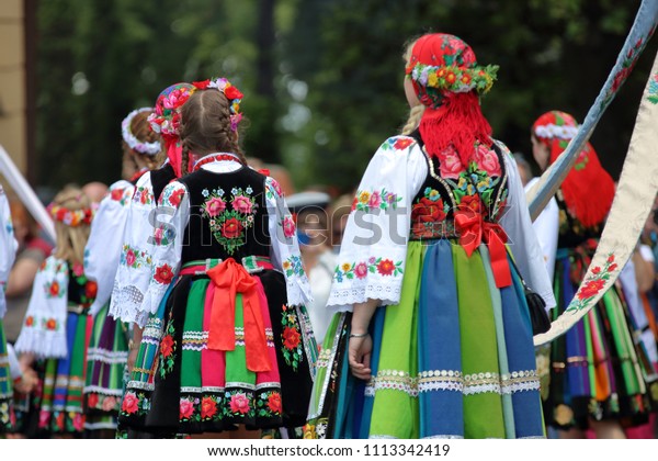 Group Polish Girls Dressed Traditional Colorful Stock Photo 1113342419 ...