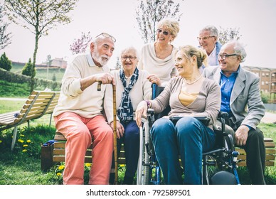 Group of senior people bonding outdoors - Mature group of friends spending time together